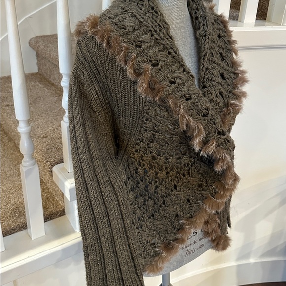 NESS fur cardigan. (Rabbit fur) - Picture 4 of 11